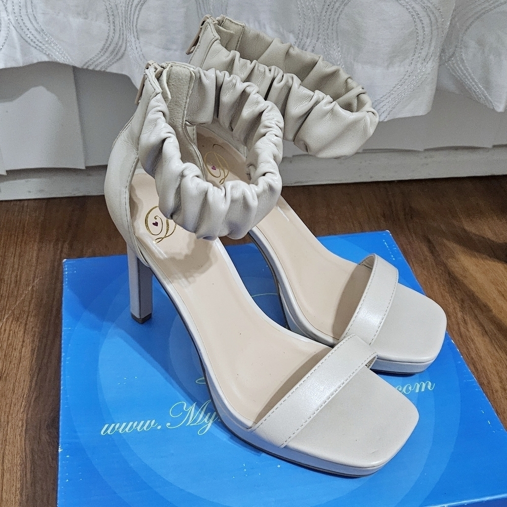 My Delicious Shoes Monique  Beige Women's Sandals Sz 8.5